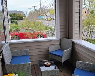 Cape Cod Hyannis Rendezvous' - Barnstable - Balcony