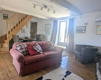 Renovated Cottage In Central Brittany Close To The Nantes Brest Canal - Bon-Repos-sur-Blavet - Sala de estar