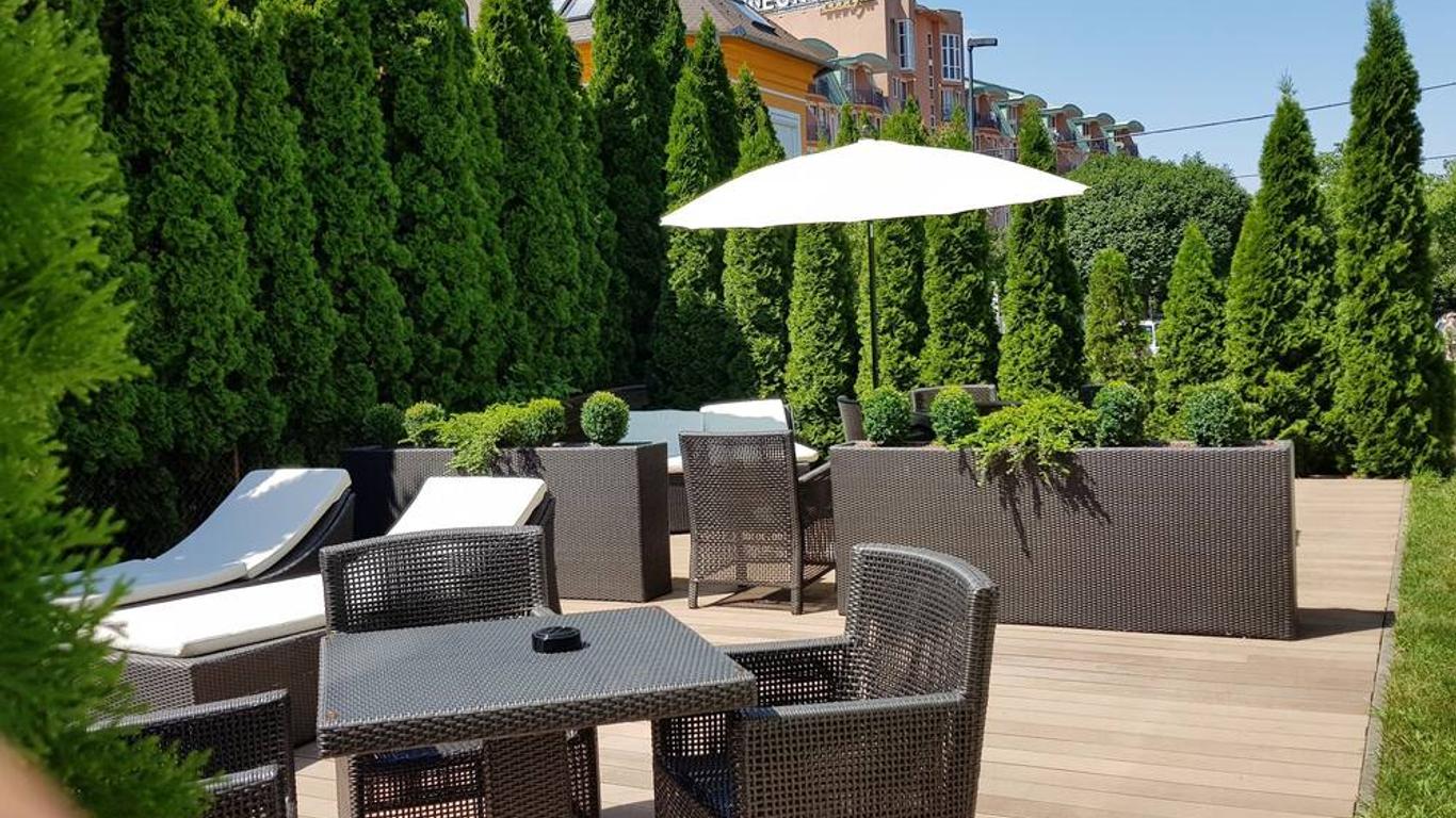 Hotel Zena Beauty & Shopping Center