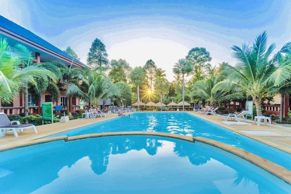 بيسفول ريزورت كوه لانتا - كو لانتا - حوض السباحة