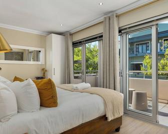 Elevated 2-Bed Apt | Iconic Cape Town Views - Cape Town - Bedroom