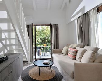 Yianna Hotel - Skala - Sala de estar