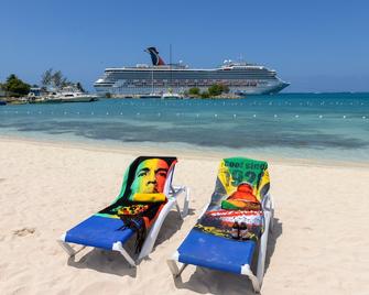 Sandcastles Deluxe Beach Resort - Ocho Rios - Beach