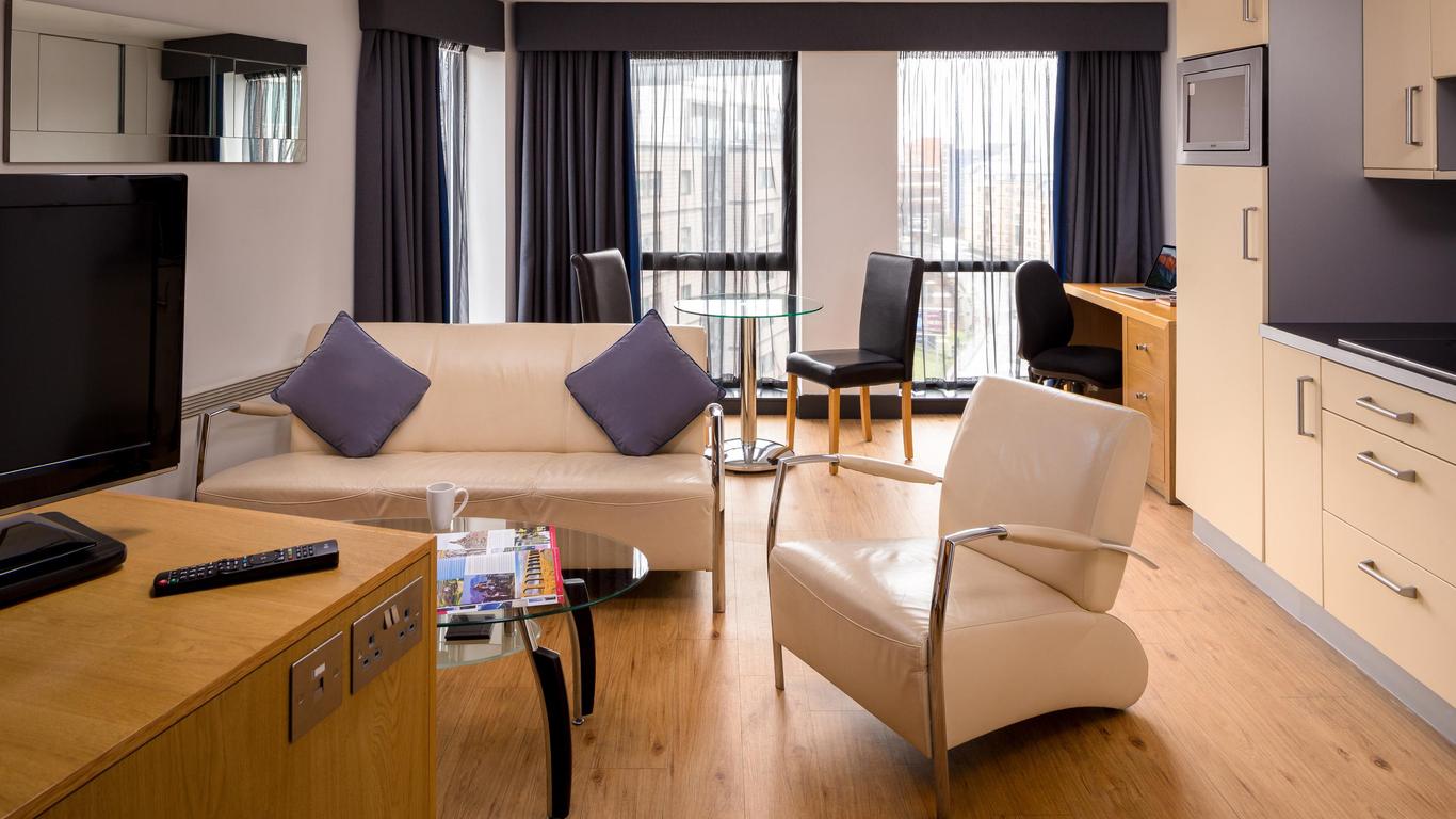 Roomzzz Leeds City West