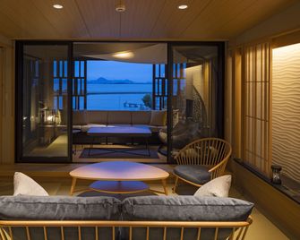Biwako Ryokusuitei - Ōtsu - Living room