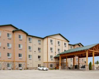 Hawthorn Suites by Wyndham Minot - Minot - Bygning