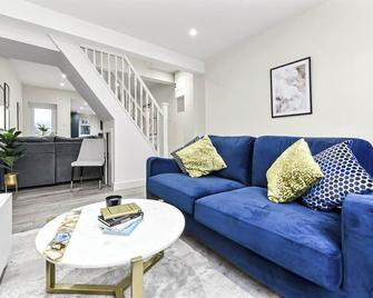 City Elegance: Spacious 2BR for Urban Comfort - Twickenham - Salon