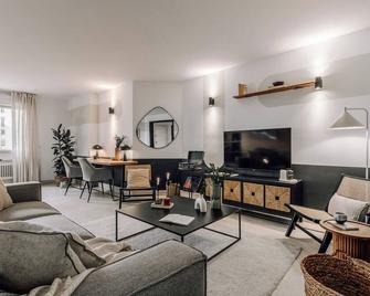 Cennet - 3 bedrooms in Almagro - Madrid