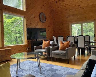 Dwight Beach - Modern 4 bedroom and 3.5 bathroom lakeside cottage - Dwight - Huiskamer
