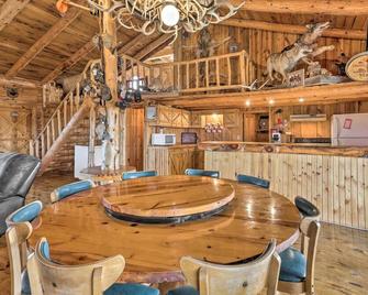 Secluded Belle Fourche Cabin Group Friendly! - Belle Fourche - Essbereich