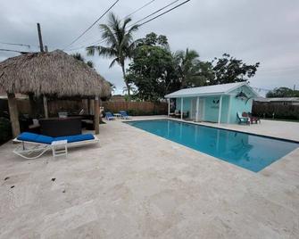 New Bedroom, Kitchen and Bathroom with a Pool - Jupiter - Pool