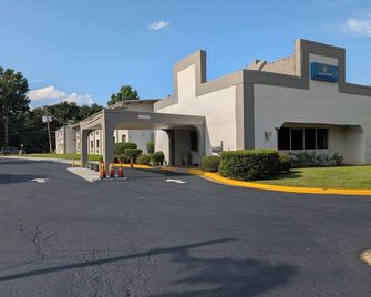 Forsythia Inn - Forsyth - Building