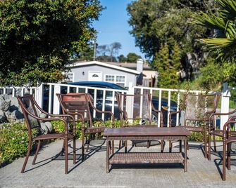 Scottish Fairway Inn - Монтеррей - Патіо