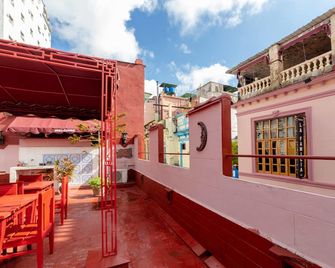 Maykel Y Lourdes - La Habana - Balcón