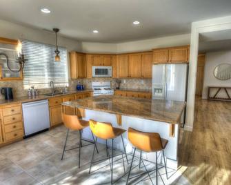 The Lagoon Home Away From Home! - Castaic - Keuken
