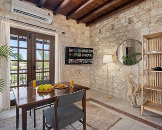 Inia Lara Suites by Nomads - Dhrousha - Jadalnia