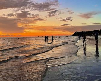 Red Coconut Beach Hotel - בורקאי