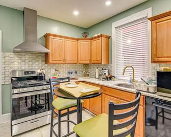 Walkable Neighborhood: Updated Morton Home! - Morton - Kitchen