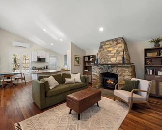 Elevated Potomac River Retreat - King Suite - Riverfront - Large Screened Porch - Sharpsburg