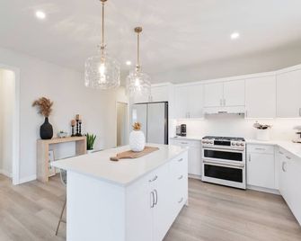 Stunning Stay on Dunning Way - Kick back and relax in this calm, stylish space. - Saint Thomas - Cocina