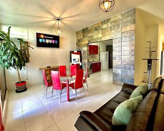 Art & Design Loft, 2 Private Jacuzzis, Pool, Terrace And Grill! - Cuernavaca - Living room