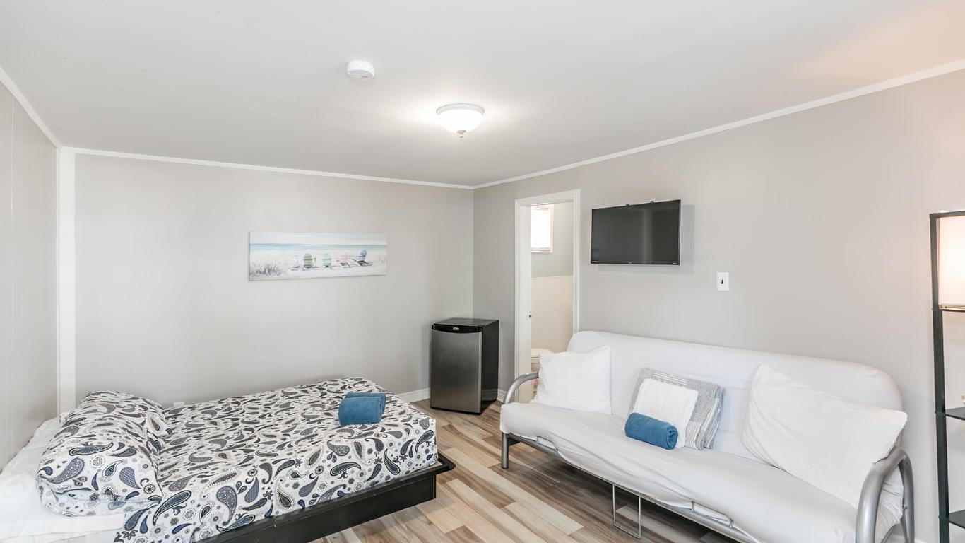 Beach Front at Wasaga Motel & Cottage