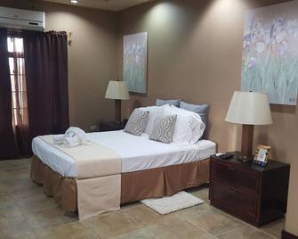 GM Suites Bed & Breakfast - Belmopan - Bedroom
