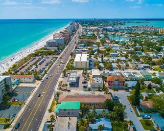 Madeira Beach Tropic Breeze Unit 18 Second Floor - Madeira Beach - Outdoors view