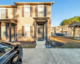 Newly Renovated-Central Jacksonville/Lejeune/Beach - Hubert - Edificio