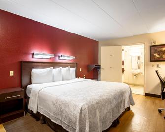 Red Roof Plus+ Washington DC-Alexandria - Alexandria - Bedroom