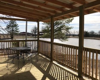 Lovely secluded cabin #1 - Allen - Balcony