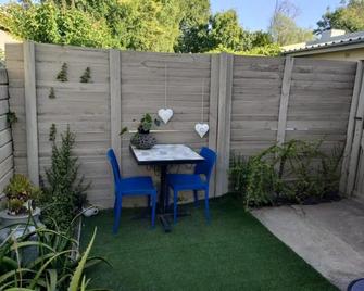 Stonehenge Cottage - Oudtshoorn - Patio