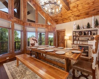 'Elevated Living' ~ Ultra-Luxury on 16 acres w/ 360° Views ~ Hot Tub! - Walland - Comedor