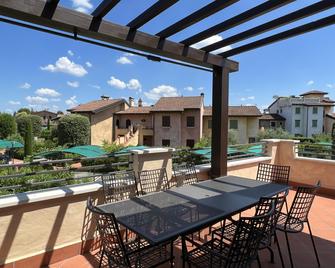 Garda Resort Village In Peschiera El Garda - Peschiera del Garda - Balkon