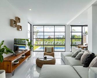 2BR Pool Villa Alba in Canggu, Rice field view - North Kuta - Pokój dzienny