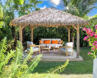 Paradise is here! private pool & tropical garden Good Vibes and best vacation ! - Dutch Cul de Sac - Patio