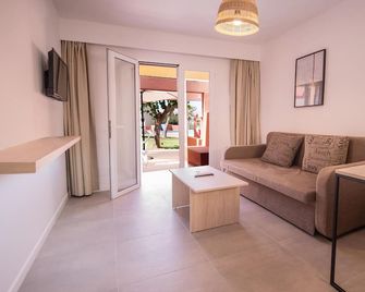 Sant Joan Apartaments - Adults Only - סיוטדליה דה מנורקה - סלון