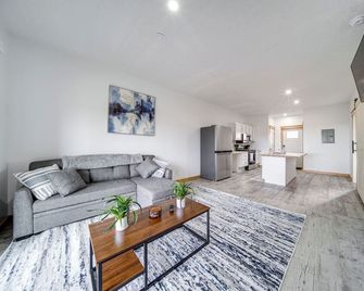 4 Mi to Lake Erie Condo in Golf Community - Erie