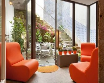 Porto Lounge Hostel & Guesthouse by Host Wise - Porto