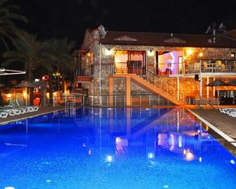 Flora Palm Resort - Ölüdeniz - Svømmebasseng