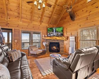 Above and Beyond, Cabin with Massive Views Near Helen - Cleveland - Living room