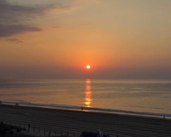 Oceanfront 29th St 2br 2ba Condo Steps To Boardwalk - Ocean City - Playa