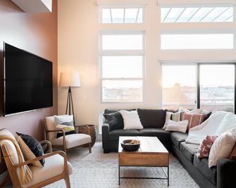 2880 Bold & Elevated - Denver - Living room