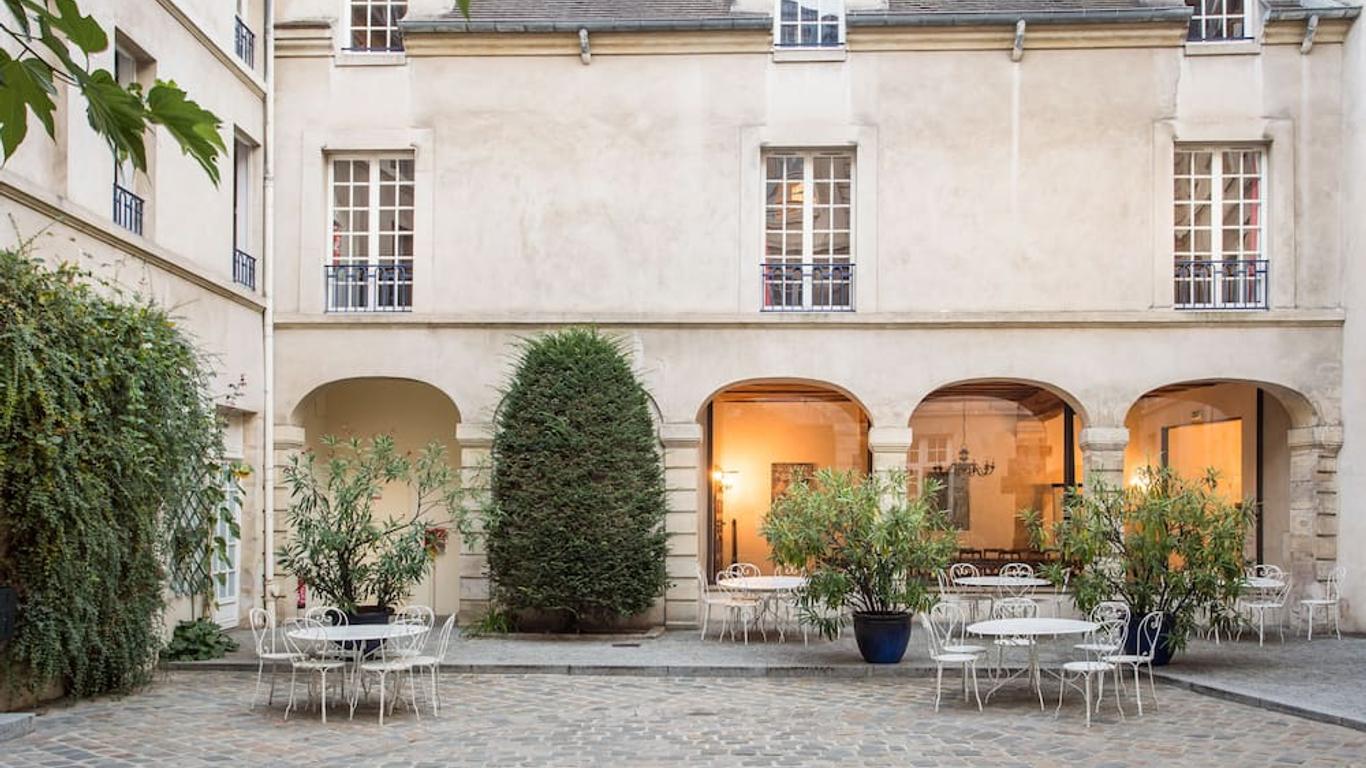 Mije Marais Hostel