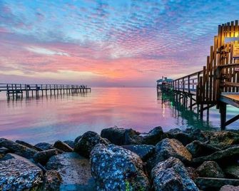 Cottage 11 at D&R Pelican Bay Resort - Pet Friendly - Fulton