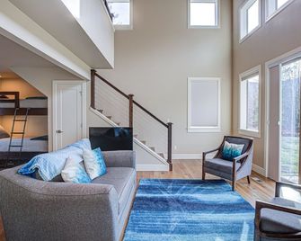 Newly built Modern Chalet Duplex - 2 - Brightwood - Living room