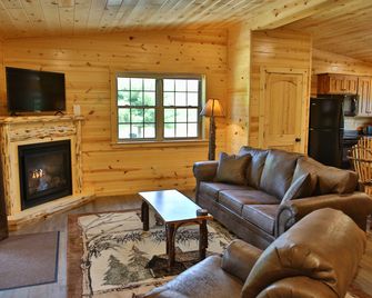 Cricket Hill Lodge & Cabins - Millersburg - Obývací pokoj
