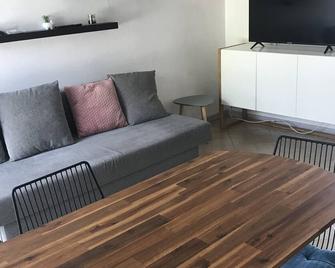 Cosy semi-detached house, terrace 800m from the swimming pool - Lanton - Salon