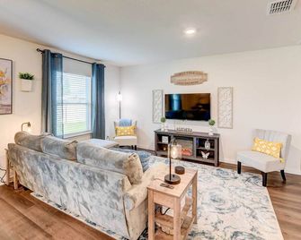 6 Mi to Waco! Home for Families + Pets - Bellmead