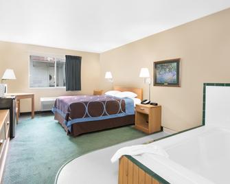 Northwoods Inn and Suites - Ely - Bedroom